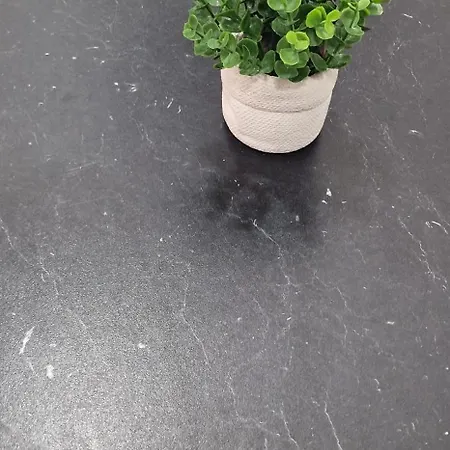 לינה וארוחת בוקר Central Iprime סליאמה